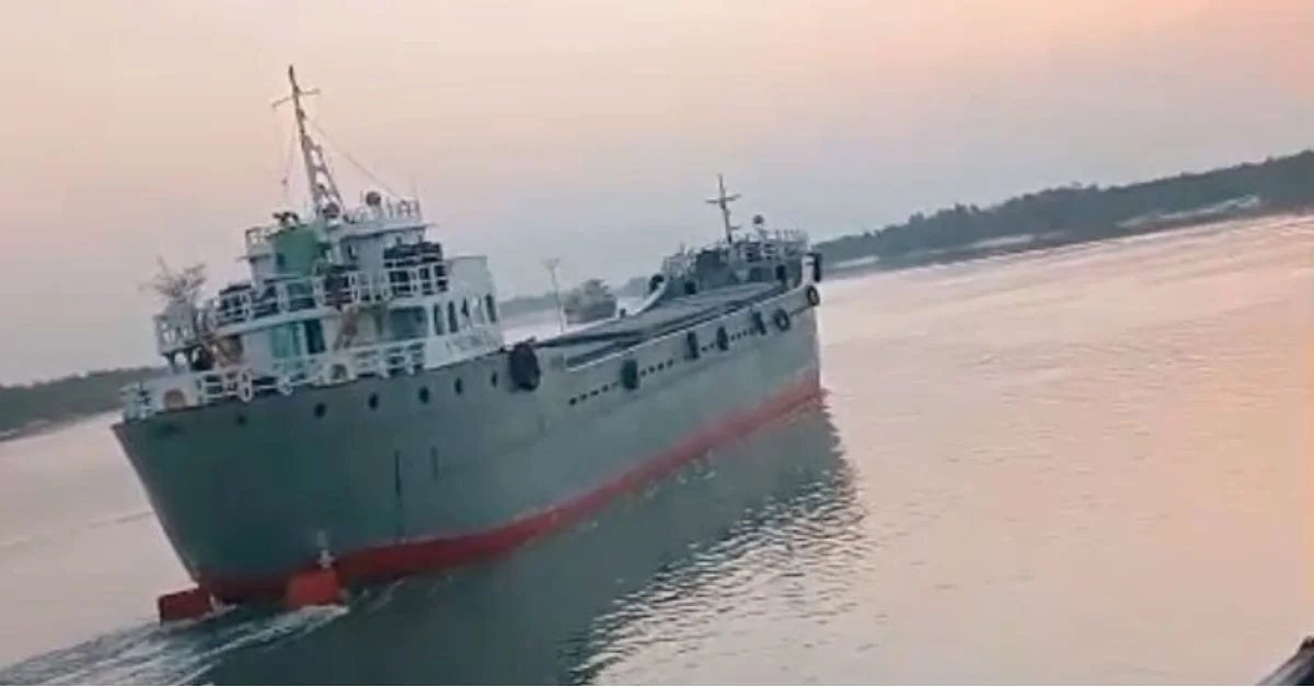 সুন্দরবনে জাহাজের হামলা