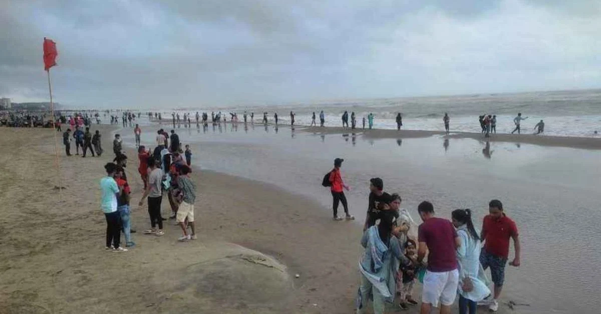 কক্সবাজার সমুদ্রসৈকতে গোসল করতে গিয়ে পর্যটক স্রোতে ভেসে যাওয়ার ঘটনা
