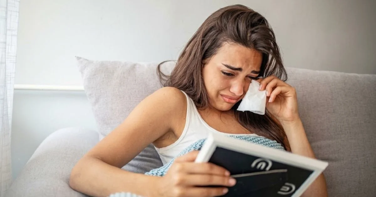 প্রাক্তনের প্রোফাইল দেখার অভ্যাস