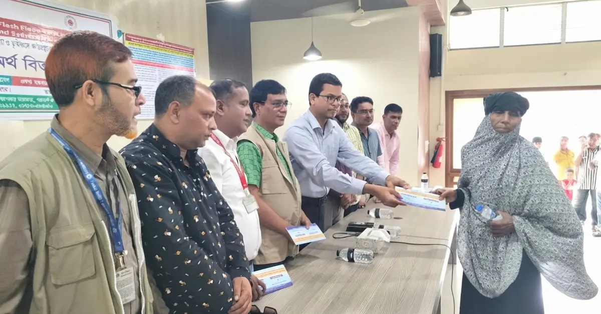 চন্দনাইশে নগদ সহায়তা