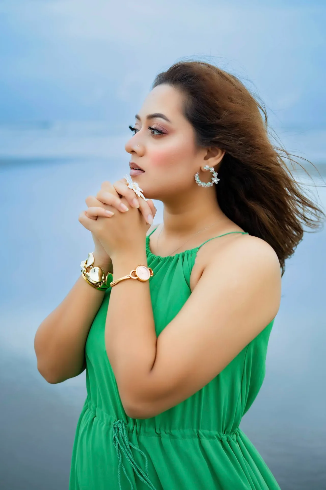 সমুদ্রতীরে ‘রূপকথায়’ ভাসছেন অভিনেত্রী দীঘি